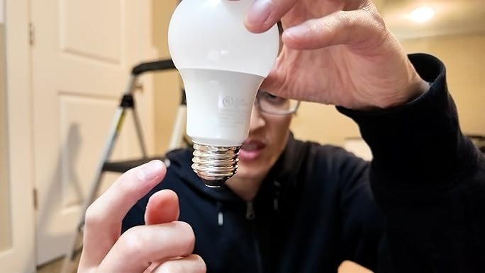 Put vaseline on the base of your light bulb ➤ Buzzday.info