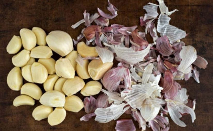 Garlic peels are worth their weight in gold! Just boil them once—the results are insane! ➤ Buzzday.info